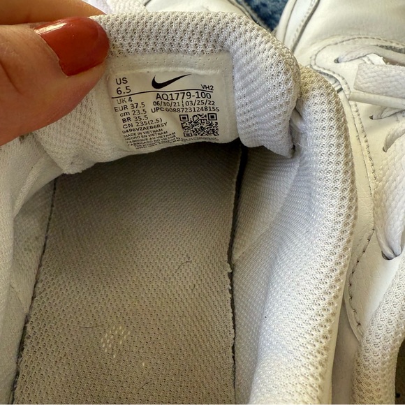 Nike Womens White Sneakers Size‎ 6.5 - Picture 2 of 8